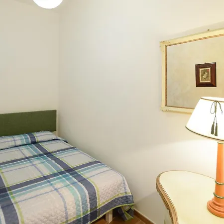 Апартаменты 2 Bedroom Awesome In