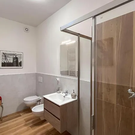 2 Bedroom Awesome In Apartment *