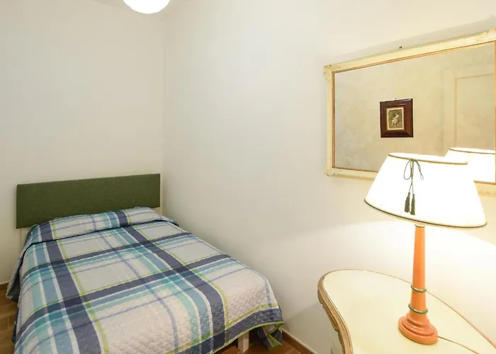 Апартаменты 2 Bedroom Awesome In